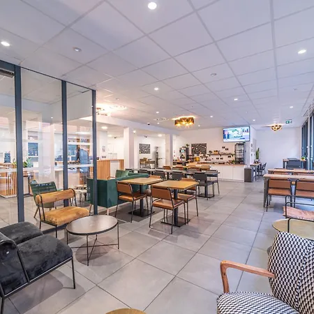 Break & Les Carmes Dechaux Aparthotel 3*